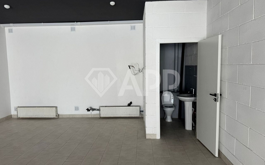 Торговое помещение в БЦ, 66,4 кв.м. фото