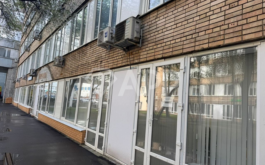 Торговое помещение в БЦ, 66,4 кв.м. фото