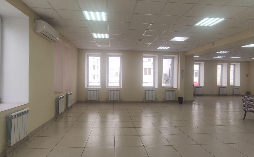 Помещение рядом с Солнечным рынком на трафике, 200 м2 фото