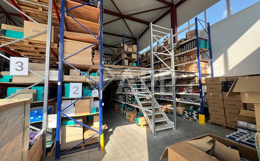 Сдаю складское помещение, 1350 м² фото