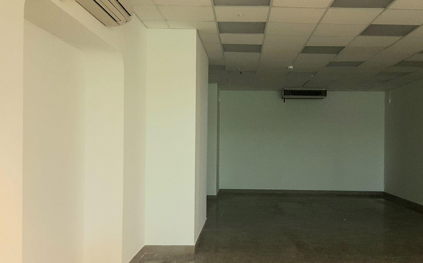 Помещение свободного назначения 86 м2 в торговом центре фото