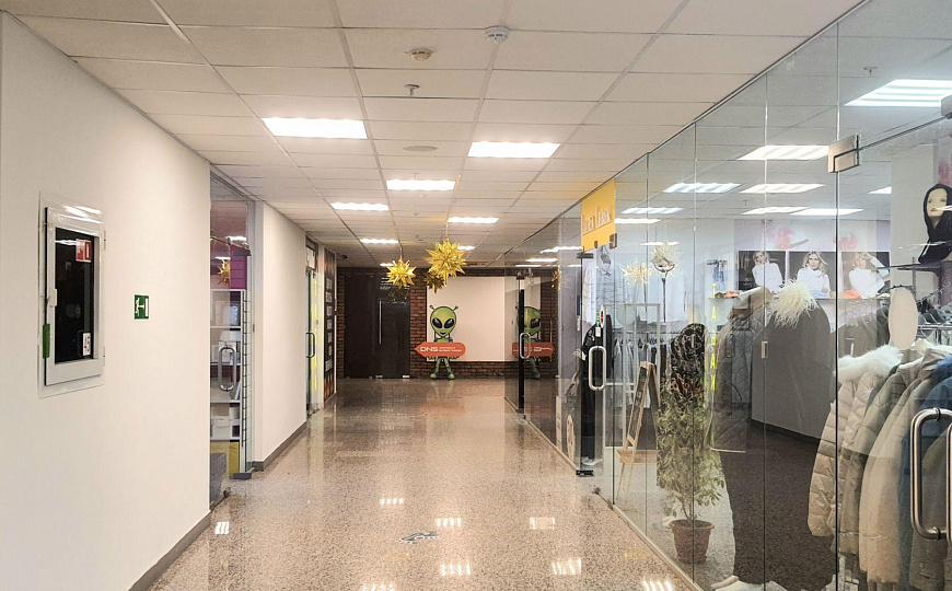 Помещение свободного назначения 86 м2 в торговом центре фото