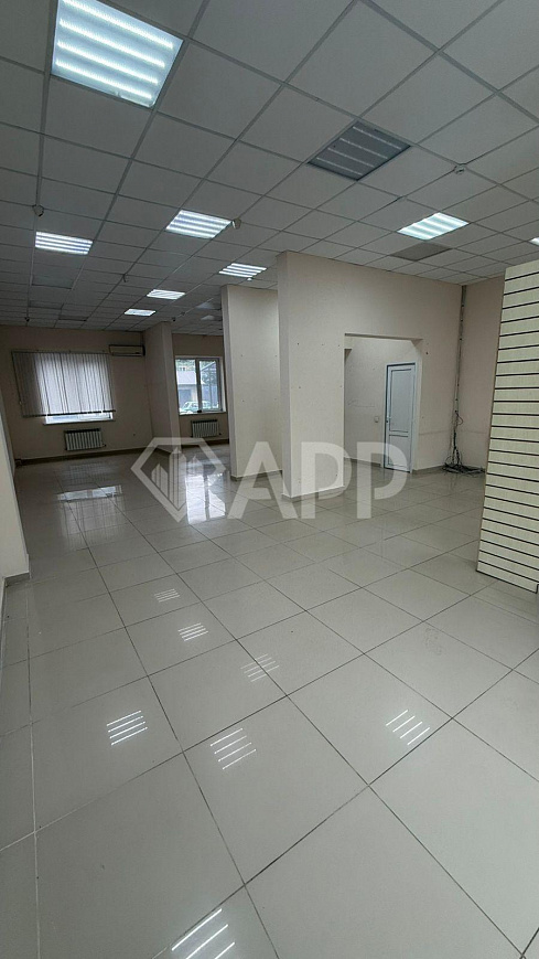 Сдам торговое помещение 91 м² фото