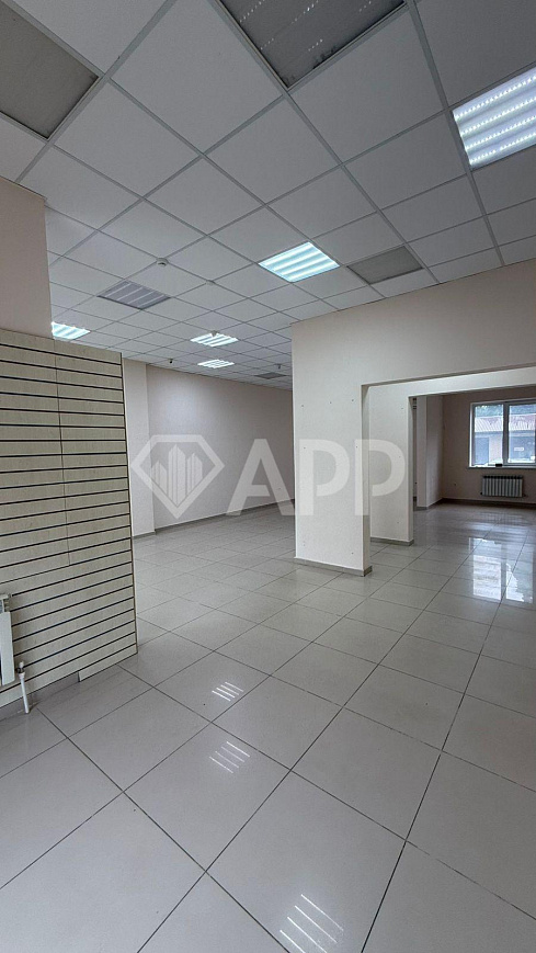 Сдам торговое помещение 91 м² фото