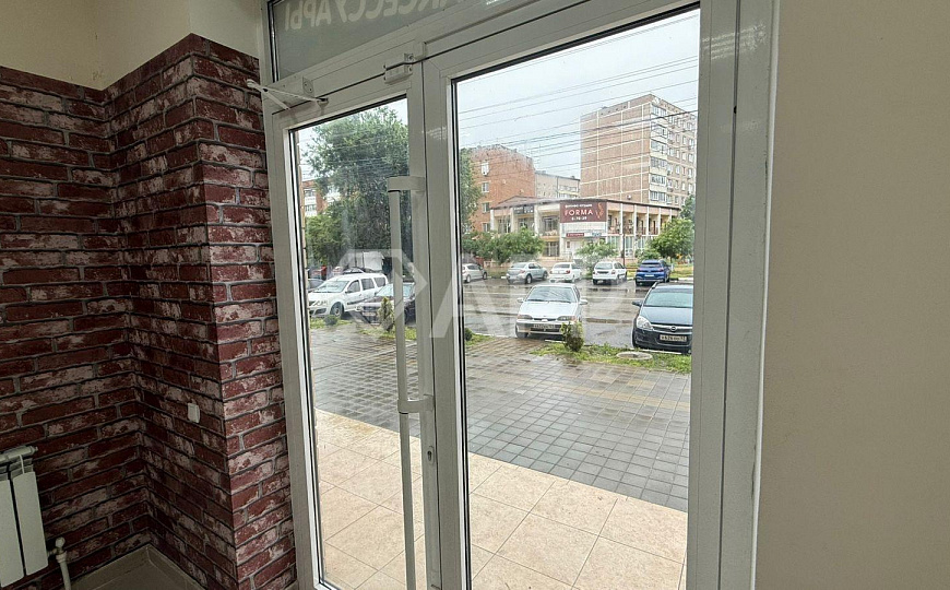 Сдам торговое помещение 91 м² фото