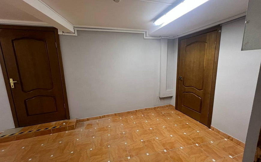 Помещение свободного назначения 285 м2 с панорамными окнами фото