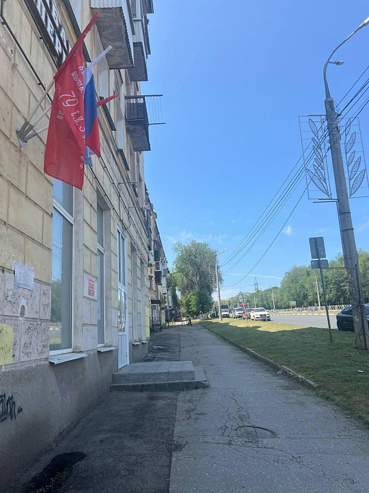 Помещение свободного назначения 285 м² с витражными окнами фото