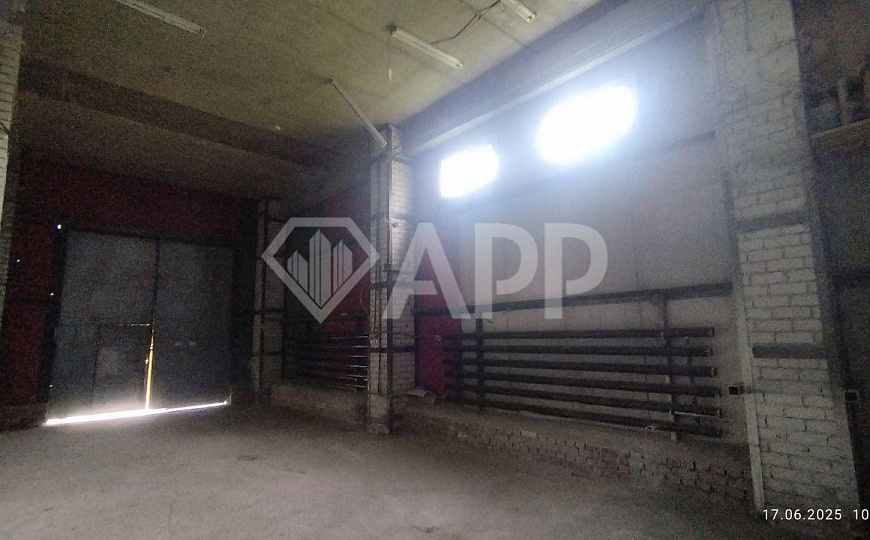Помещение свободного назначения с офисами фото