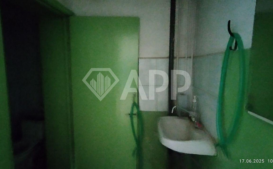Помещение свободного назначения с офисами фото