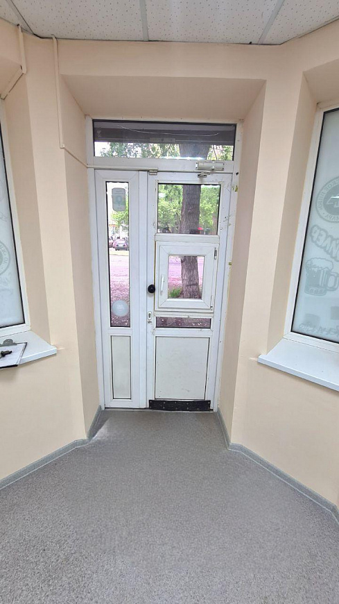 Торговое помещение 37,5 м² на 1 линии фото