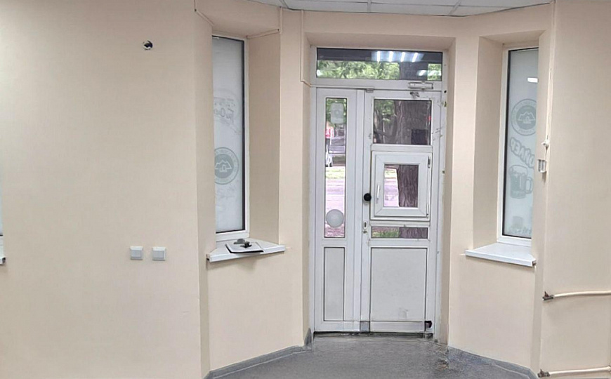 Торговое помещение 37,5 м² на 1 линии фото