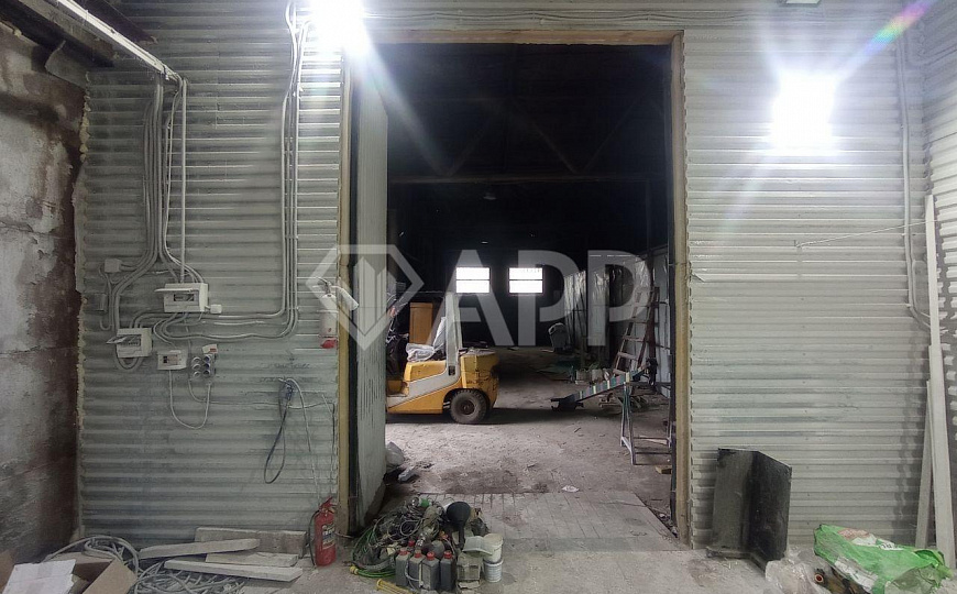 Помещение 200 м² , кран балка, погрузчик фото