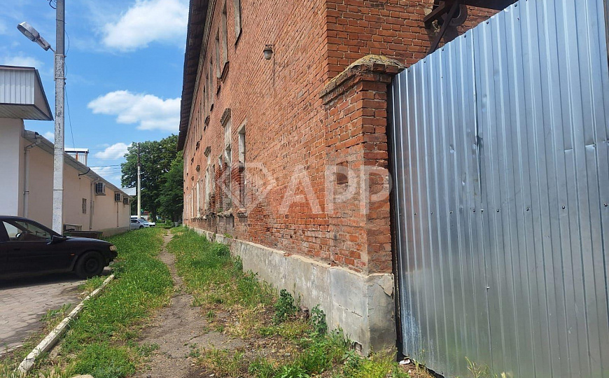 Продам комплекс зданий общей площадью 2 947,5 м² и земельный участок 33,65 сотки фото