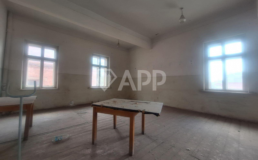 Продам комплекс зданий общей площадью 2 947,5 м² и земельный участок 33,65 сотки фото