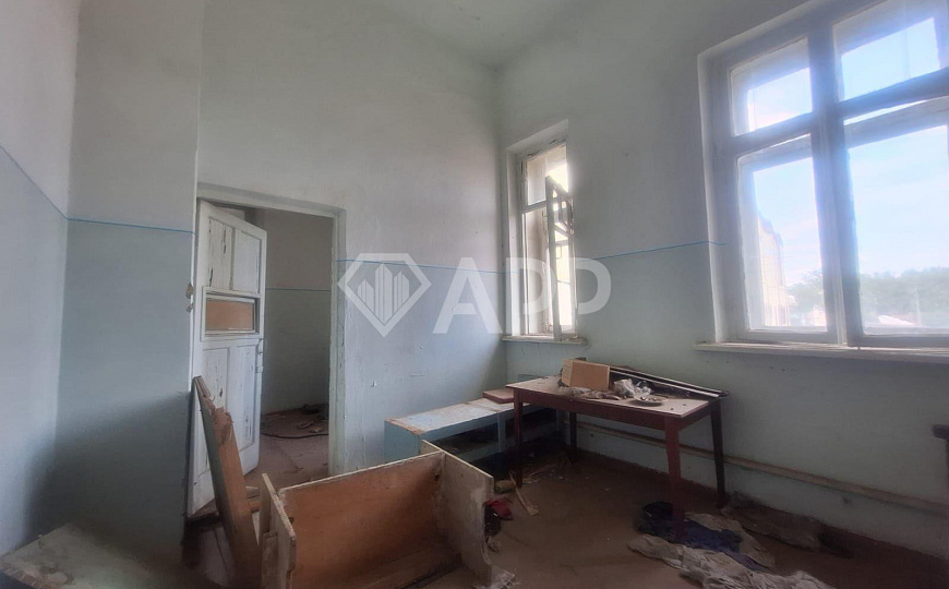 Продам комплекс зданий общей площадью 2 947,5 м² и земельный участок 33,65 сотки фото