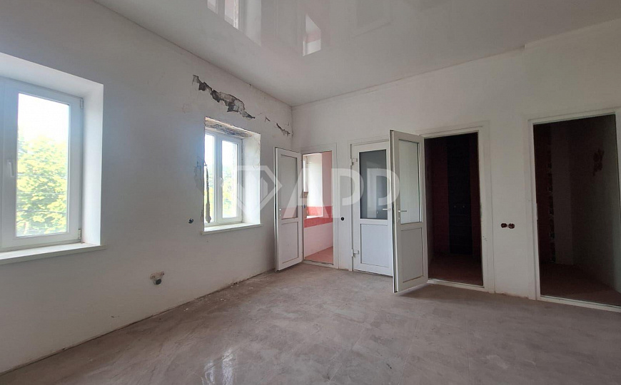 Продам комплекс зданий общей площадью 2 947,5 м² и земельный участок 33,65 сотки фото