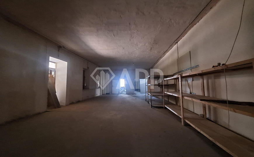 Продам комплекс зданий общей площадью 2 947,5 м² и земельный участок 33,65 сотки фото