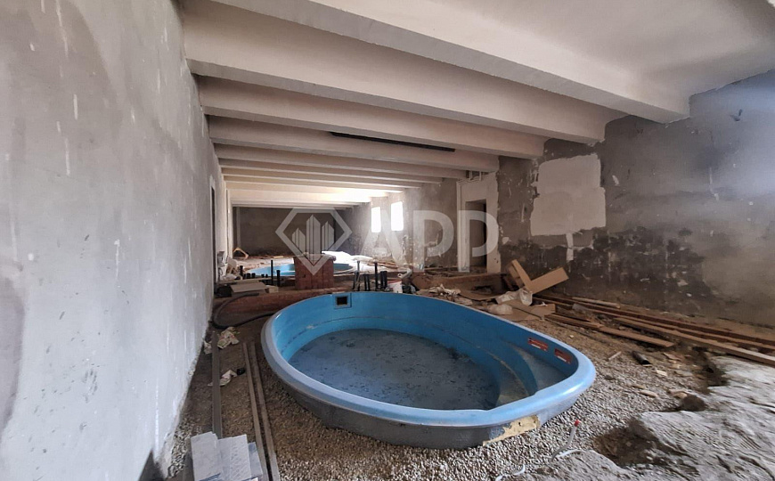 Продам комплекс зданий общей площадью 2 947,5 м² и земельный участок 33,65 сотки фото