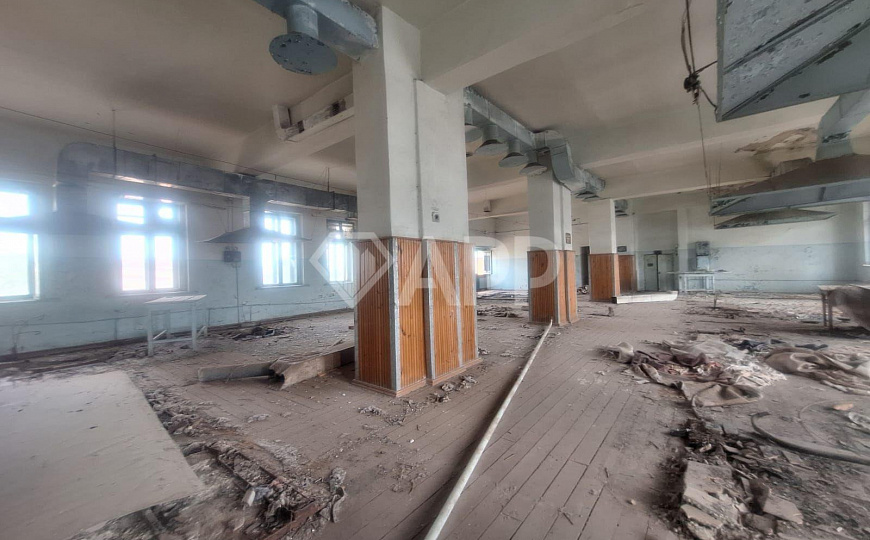 Продам комплекс зданий общей площадью 2 947,5 м² и земельный участок 33,65 сотки фото