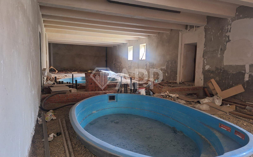 Продам комплекс зданий общей площадью 2 947,5 м² и земельный участок 33,65 сотки фото