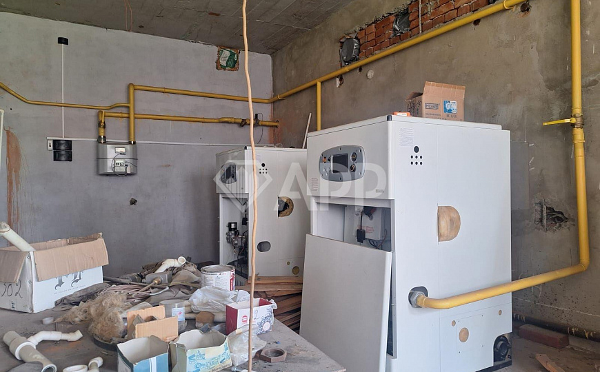 Продам комплекс зданий общей площадью 2 947,5 м² и земельный участок 33,65 сотки фото