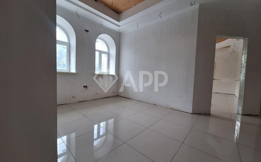 Продам комплекс зданий общей площадью 2 947,5 м² и земельный участок 33,65 сотки фото