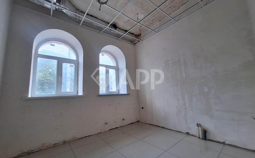 Продам комплекс зданий общей площадью 2 947,5 м² и земельный участок 33,65 сотки фото