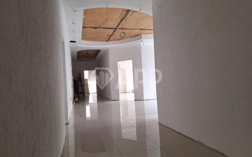 Продам комплекс зданий общей площадью 2 947,5 м² и земельный участок 33,65 сотки фото