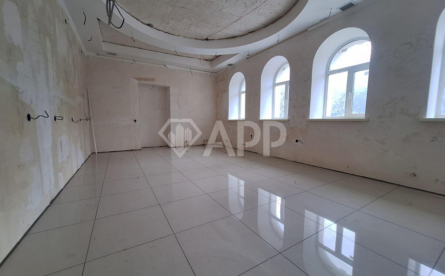 Продам комплекс зданий общей площадью 2 947,5 м² и земельный участок 33,65 сотки фото