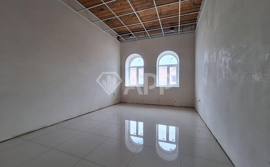 Продам комплекс зданий общей площадью 2 947,5 м² и земельный участок 33,65 сотки фото