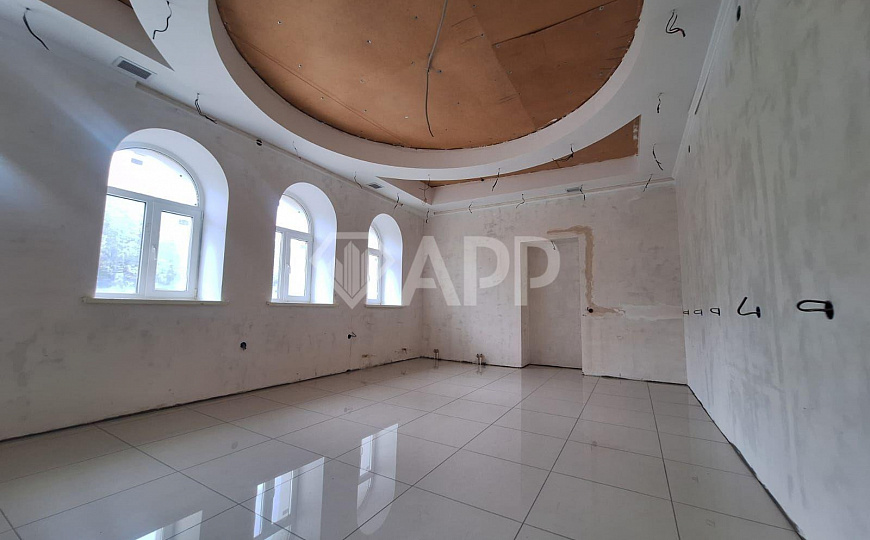 Продам комплекс зданий общей площадью 2 947,5 м² и земельный участок 33,65 сотки фото