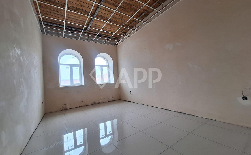 Продам комплекс зданий общей площадью 2 947,5 м² и земельный участок 33,65 сотки фото