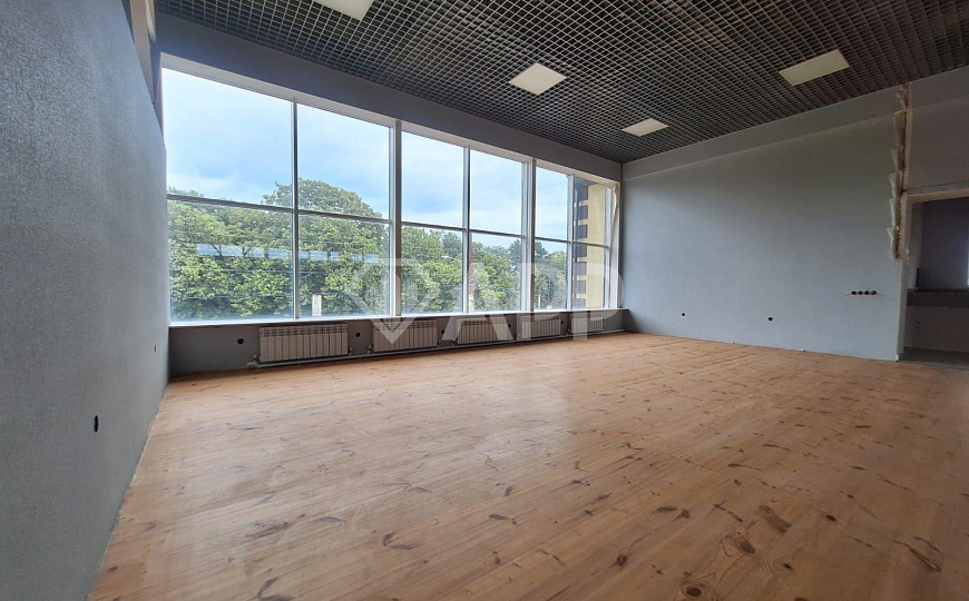 Продам комплекс зданий общей площадью 2 947,5 м² и земельный участок 33,65 сотки фото