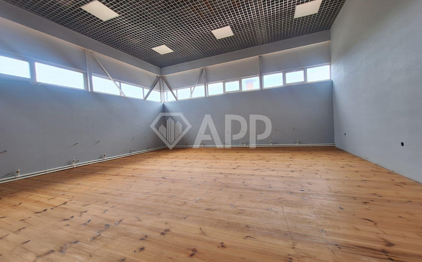 Продам комплекс зданий общей площадью 2 947,5 м² и земельный участок 33,65 сотки фото