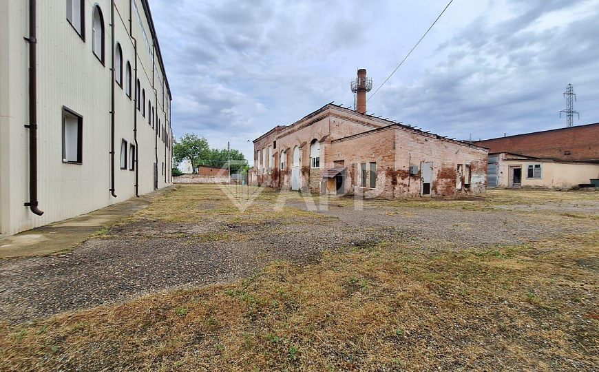 Продам комплекс зданий общей площадью 2 947,5 м² и земельный участок 33,65 сотки фото