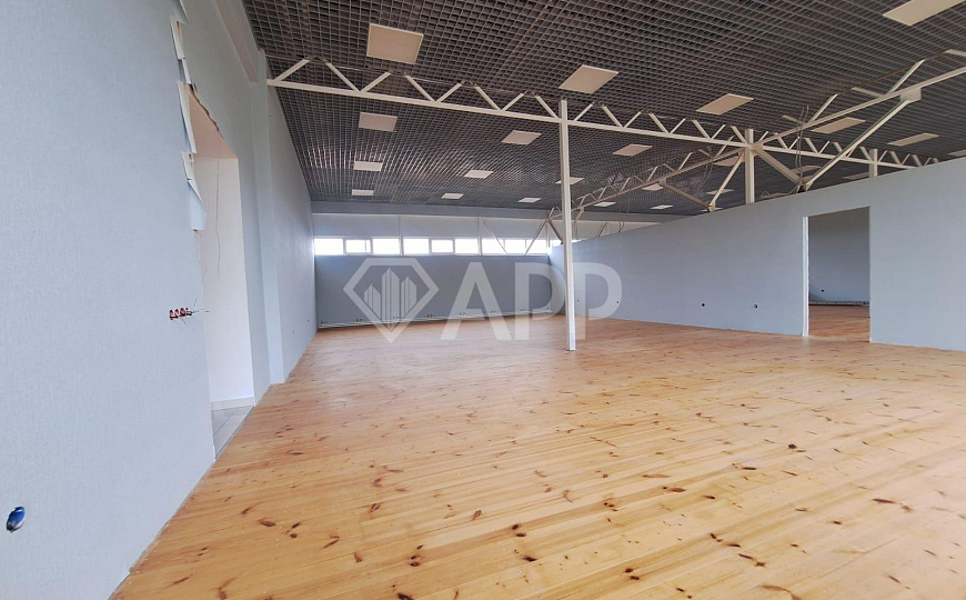 Продам комплекс зданий общей площадью 2 947,5 м² и земельный участок 33,65 сотки фото