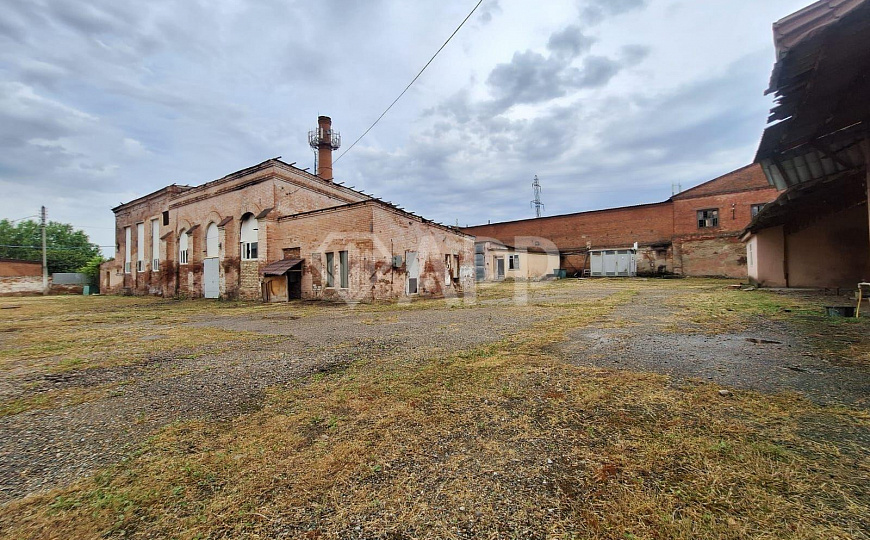 Продам комплекс зданий общей площадью 2 947,5 м² и земельный участок 33,65 сотки фото