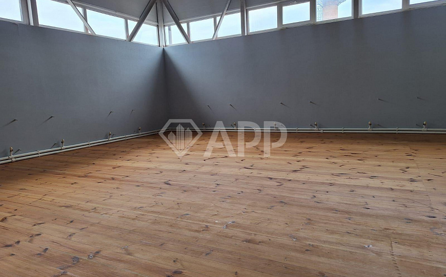 Продам комплекс зданий общей площадью 2 947,5 м² и земельный участок 33,65 сотки фото