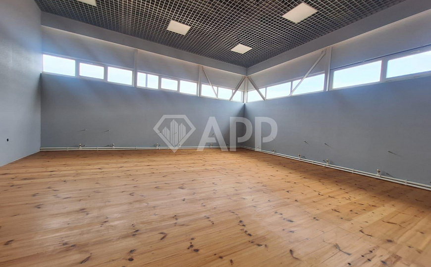 Продам комплекс зданий общей площадью 2 947,5 м² и земельный участок 33,65 сотки фото