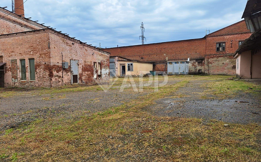 Продам комплекс зданий общей площадью 2 947,5 м² и земельный участок 33,65 сотки фото