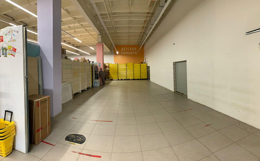 Сдам торговое помещение, 100 м² в ТЦ фото