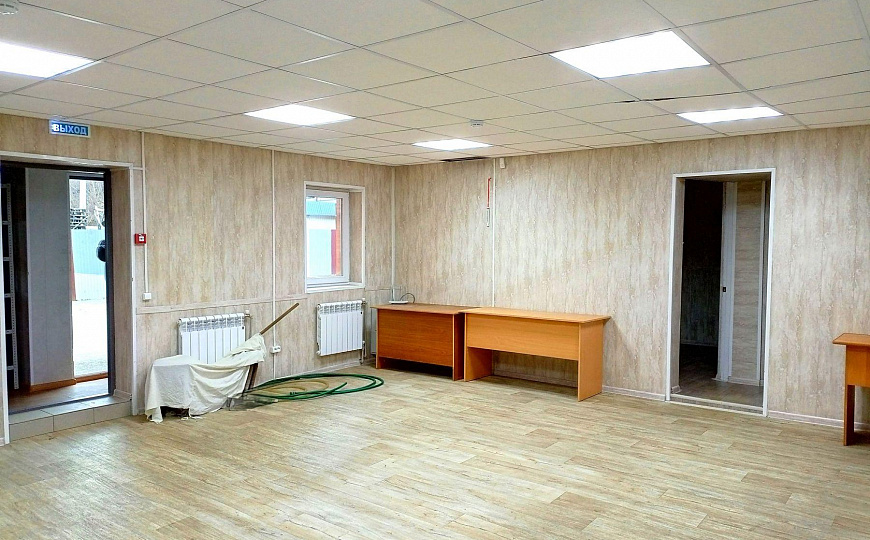 Отдельно стоящее здание со стоянкой 100 м2 фото