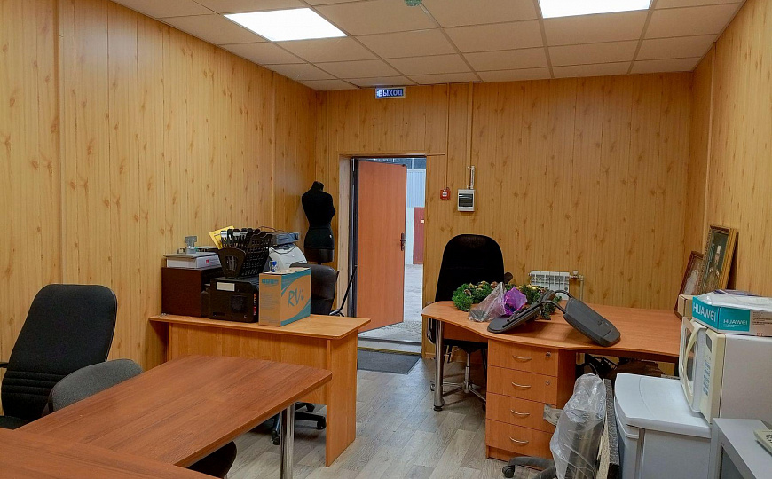 Отдельно стоящее здание со стоянкой 100 м2 фото