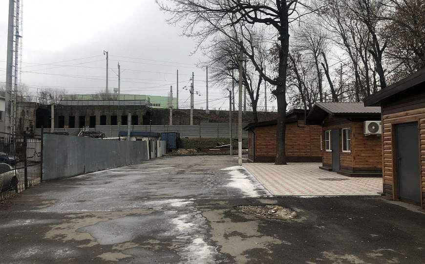 Отдельно стоящее здание со стоянкой 100 м2 фото