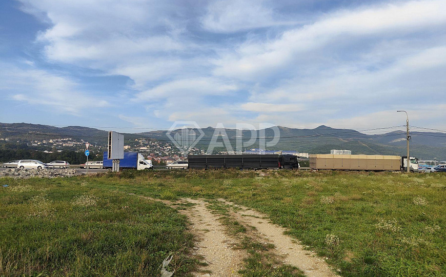 Продаю земельный участок, 2,4 гектар фото