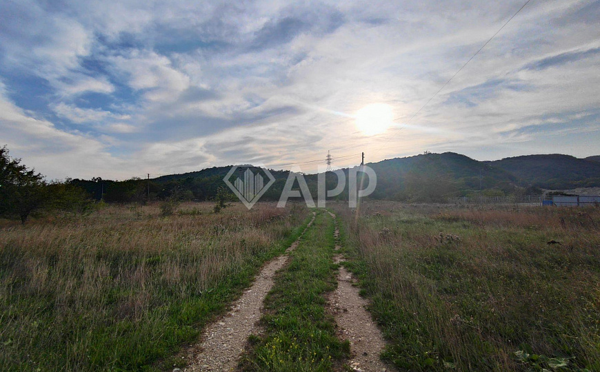 Продаю земельный участок, 2,4 гектар фото