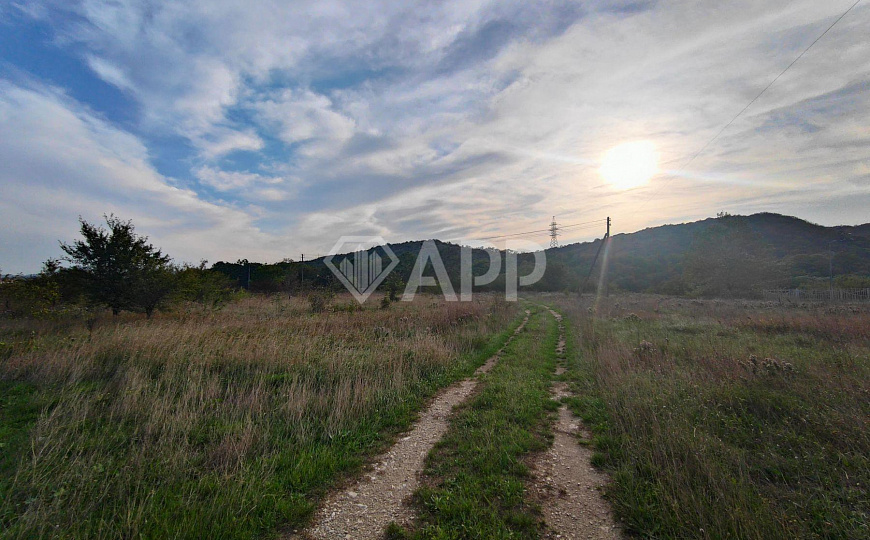 Продаю земельный участок, 2,4 гектар фото