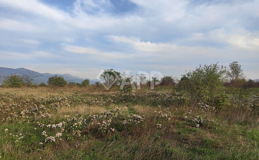 Продаю земельный участок, 2,4 гектар фото