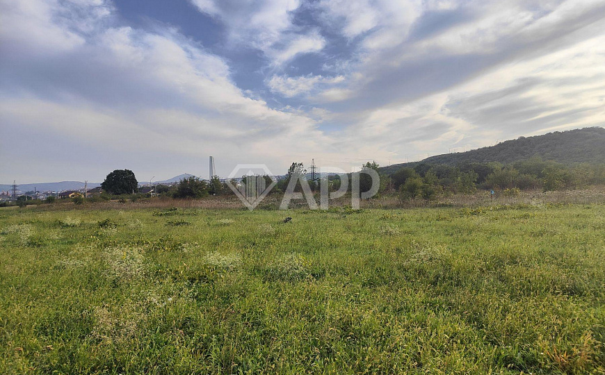 Продаю земельный участок, 2,4 гектар фото