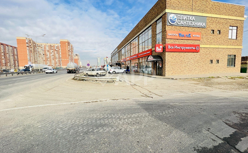 Сдаю торговое помещение, 320 м² фото